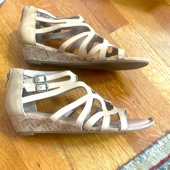 ESPRIT beige sandals – very good condition, size 7 with cork heel. Zipper back. - Picture 2 of 8